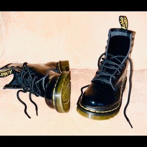 DOC MARTENS : 1460 WOMEN'S PATENT LEATHER LACE UP BOOTS